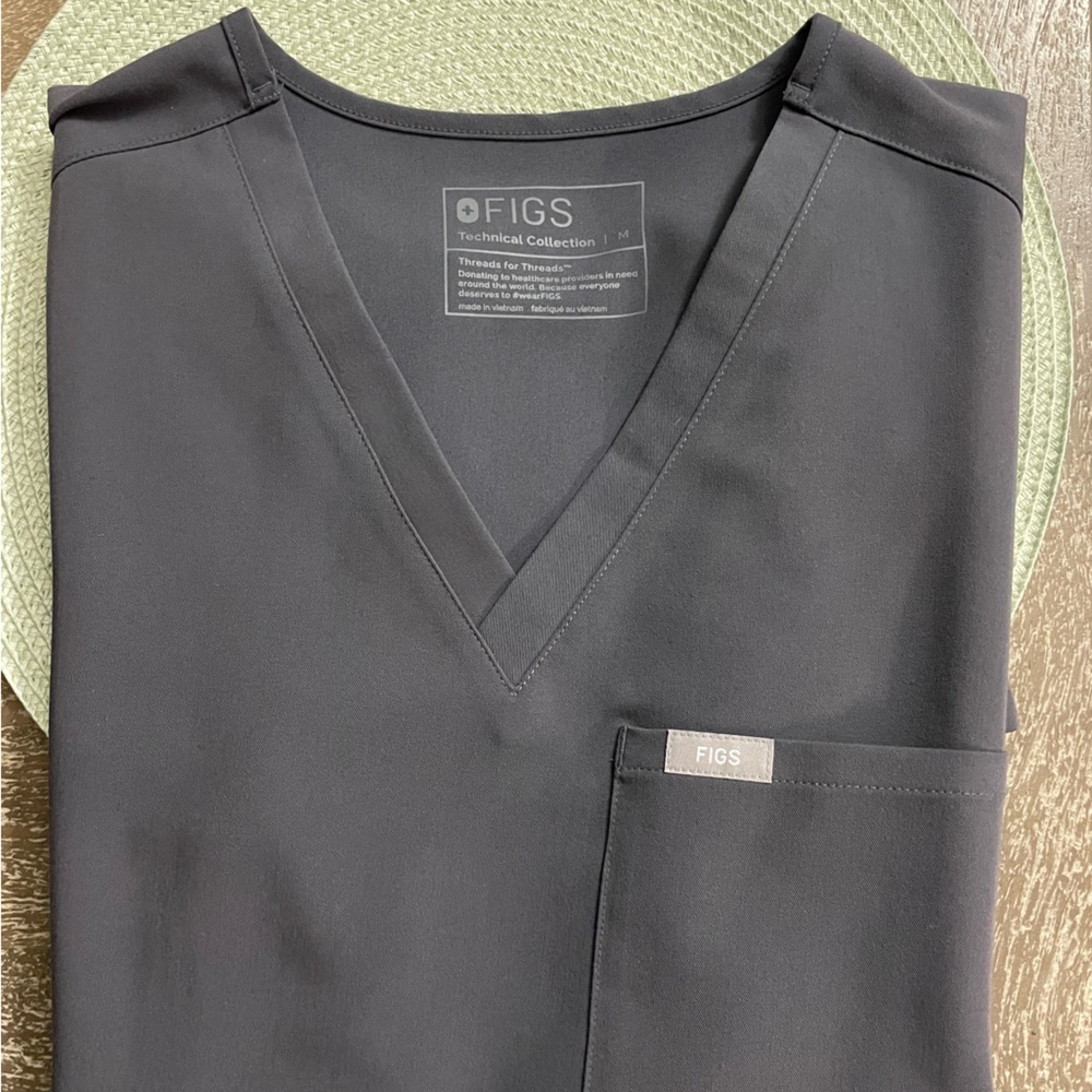 FIGS Catarina One Pocket Scrub Top